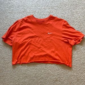 Cropped nike shirt